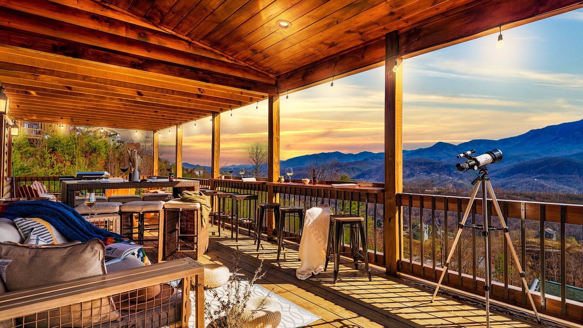 Chalet Village North Cabin | Amazing view, HotTub, Arcade,Theater,FirePit,Grill,Sauna,Putt putt, Pet Friendly