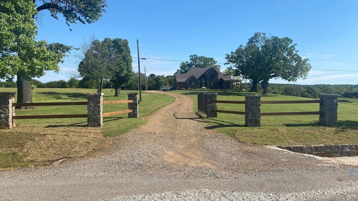 Booneville House | AMAZING VIEW of Mount Magazine!