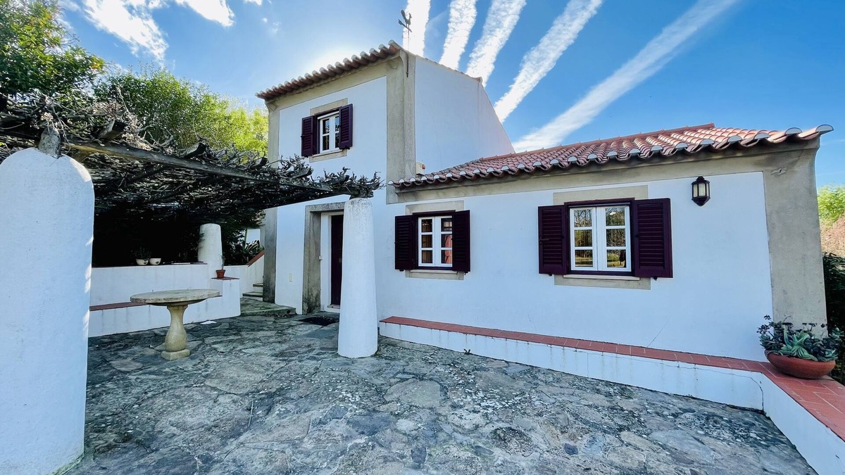 Castelo de Vide Villa | Amazing view to the Castle! Beautiful renewed country house. 5m walk to village.