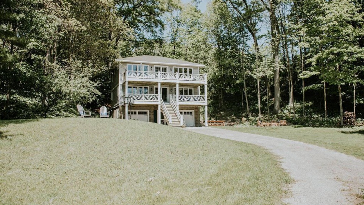 Montague House | Amazing Views All Seasons White Lake/Channel, Easy walk to Lake Michigan!