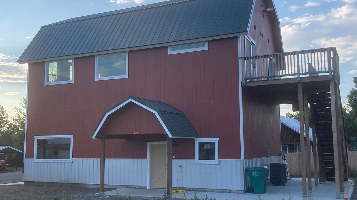 Council House | Amazing views close to friends, family and fishing. Indoor RV parking 29’ max.