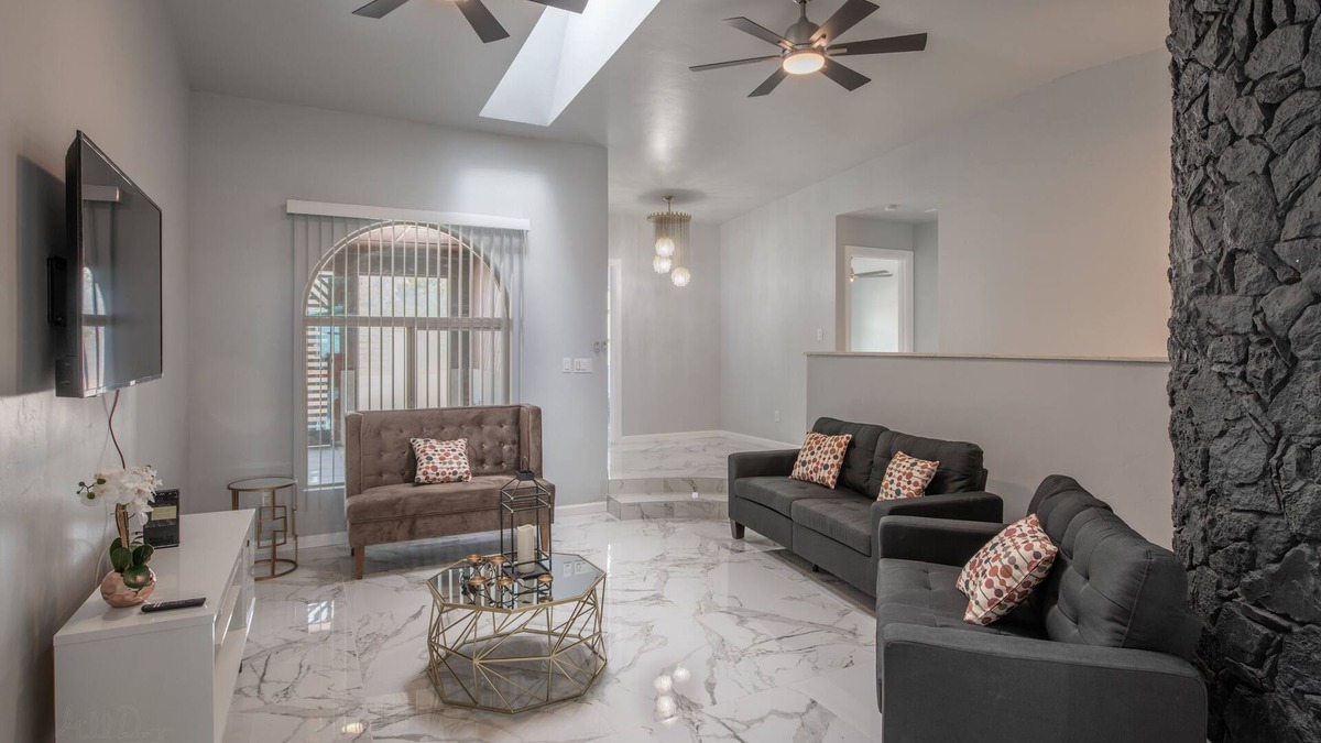 Albuquerque House | Amazing views! Family-sized house with game, fashion mall