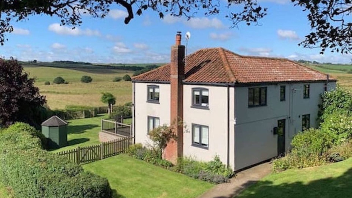 Horncastle Cottage | Amazing Views. Family friendly. Sleeps eight plus Hot Tub.