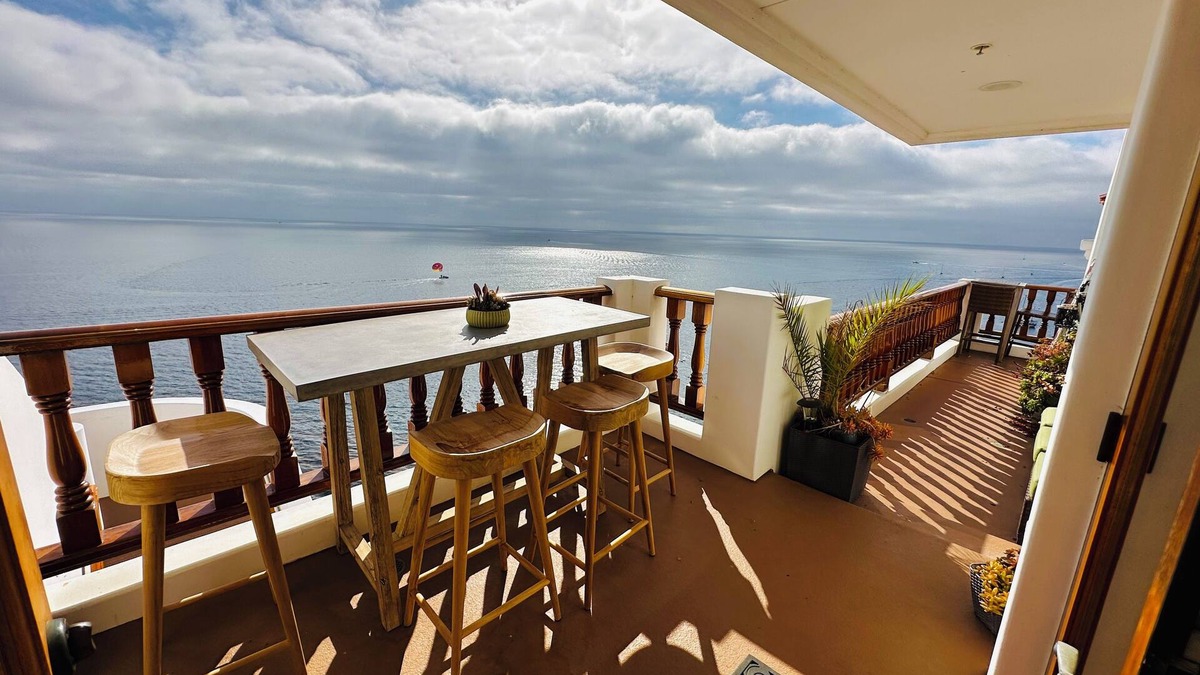 Avalon Villa | Amazing Views - Hamilton Cove Beachfront Villa with large wrap around balcony