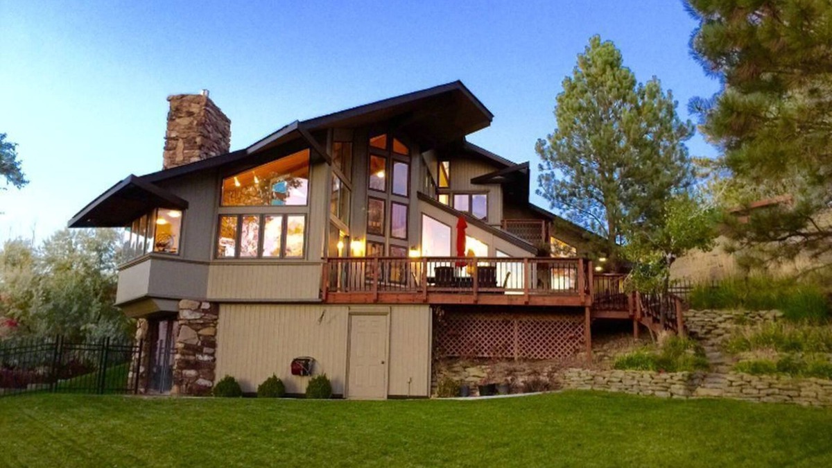 Billings House | Amazing Views , Hiking trail 50 feet away.