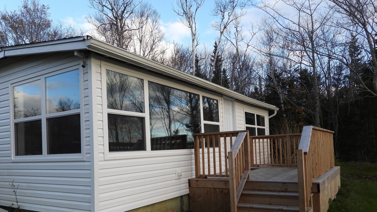 Albert Bridge Cottage | Amazing views Mira River , sunrise sunsets, near to Sydney and many attractions