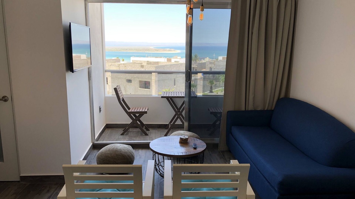 La Paz Condo | Amazing Views | Modern 1BR | Pools | Gym | Cinema | Netflix