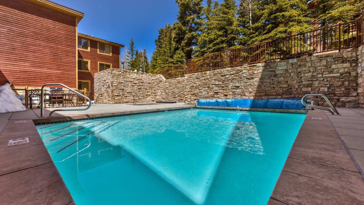Deer Valley Condo | Amazing Views & Private Hot Tub, 2 Cozy Master BD - Winter escape!