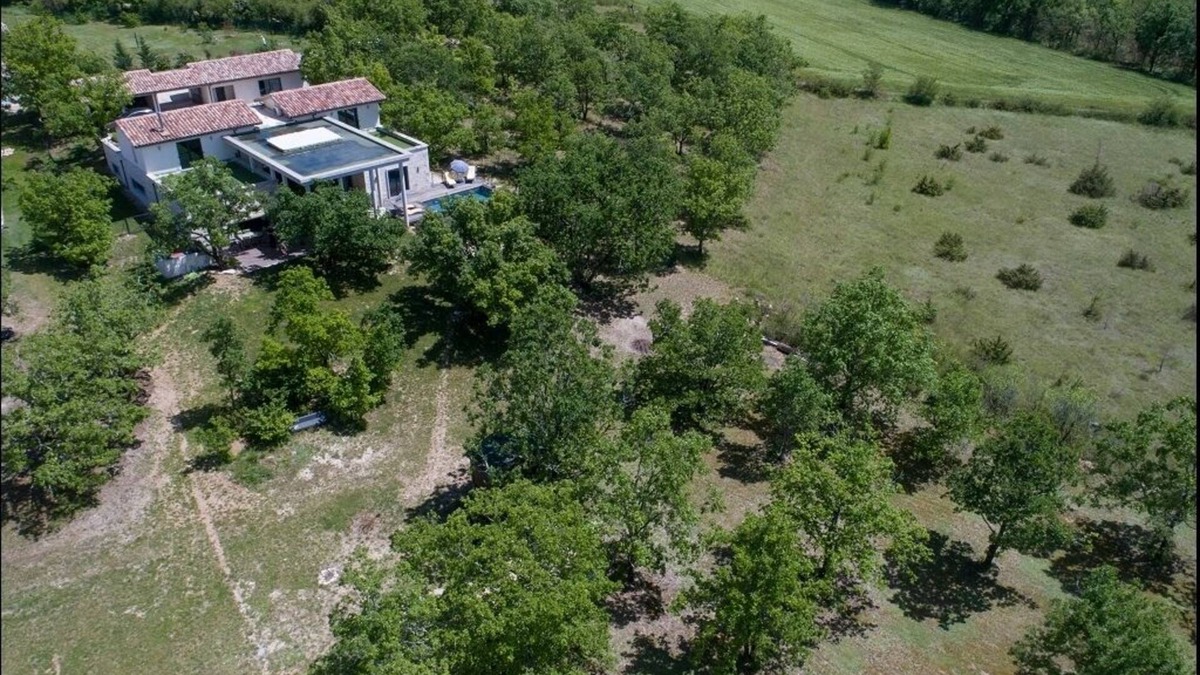 Lalbenque Villa | Amazing Villa with show kitchen, Pool & Lake - Cahors