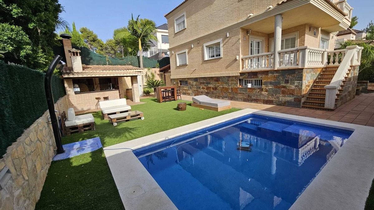 Torrent House | Amazing Villa with swimming pool