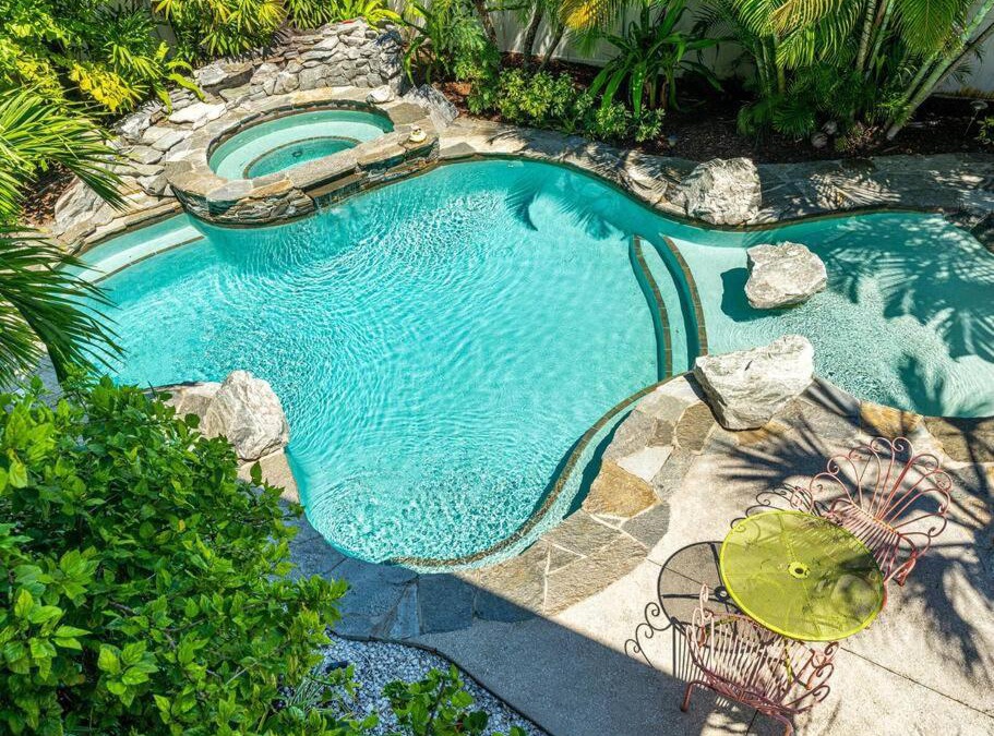 Longbeach Village House | Amazing Village Cottage! Walk to Whitney Beach!