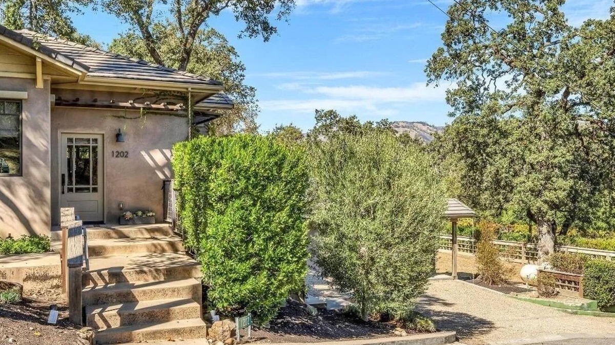 Calistoga House | Amazing Vineyard Views - Spacious Wine Country Villa