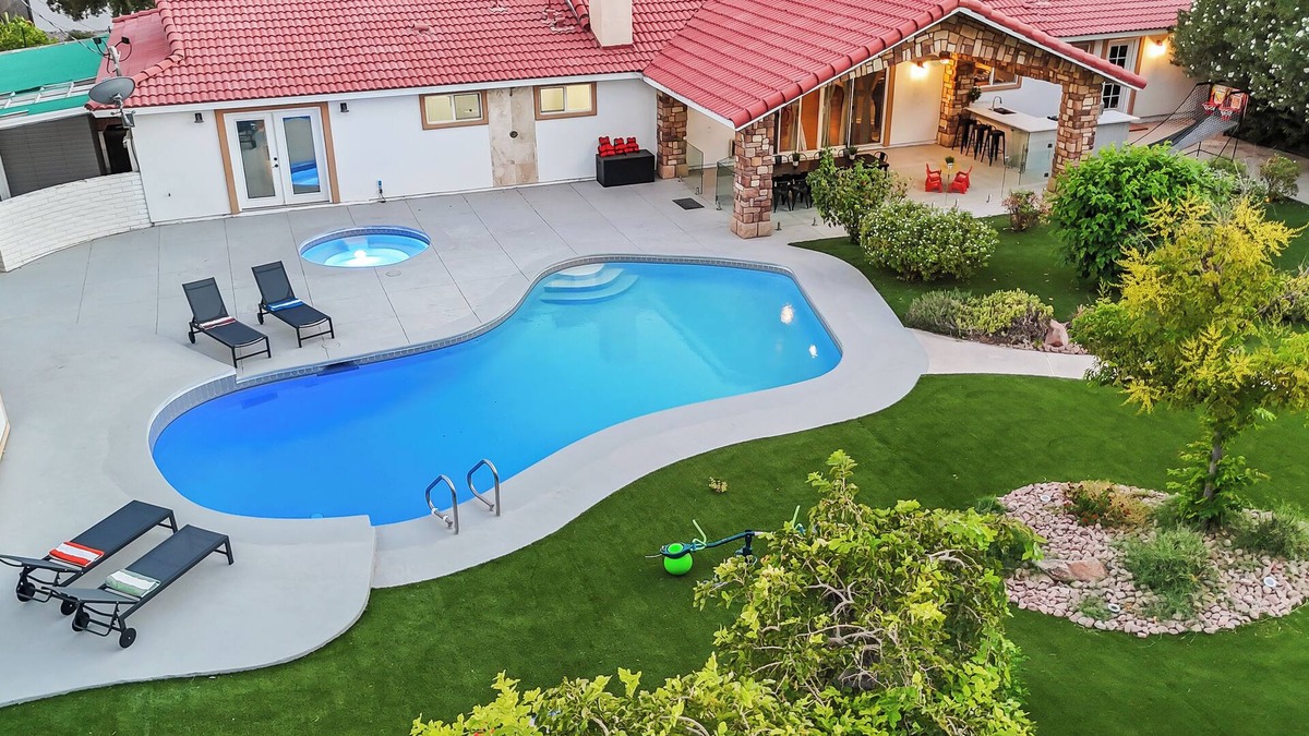 Quail Estates West Villa | AMAZING VIP VILLA ON ACRE LAND WITH 6 BEDROOMS BIG POOL, OUTDOOR KITCHE ENJOY!