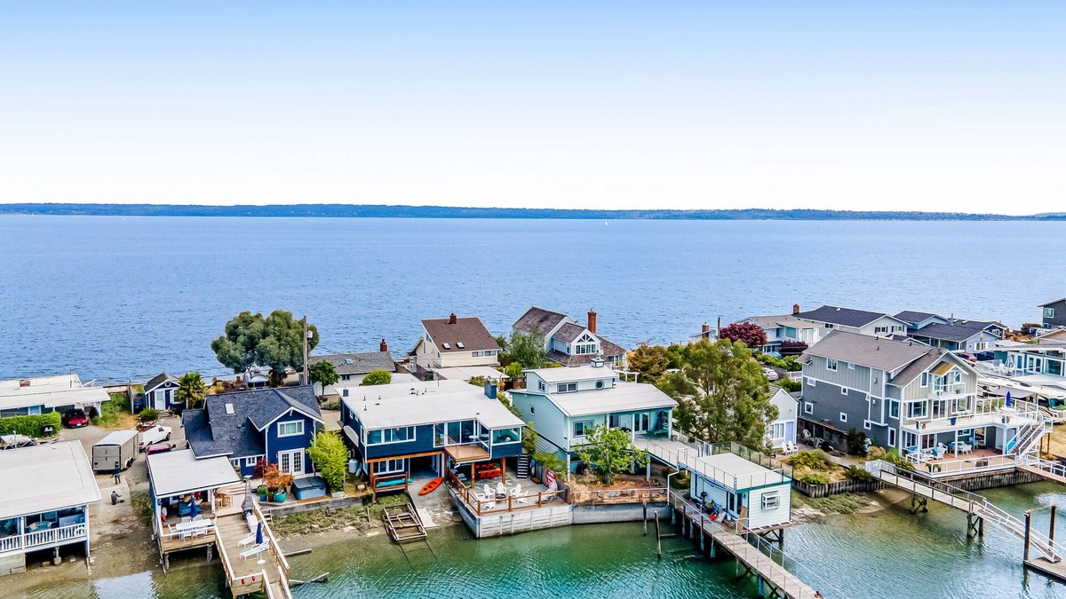 Rollingbay House | Amazing waterfront home with 360-degree views, chef’s kitchen, game room, patio