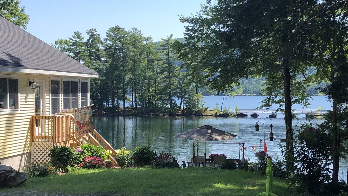 Poultney House | Amazing waterfront retreat on Lake St. Catherine