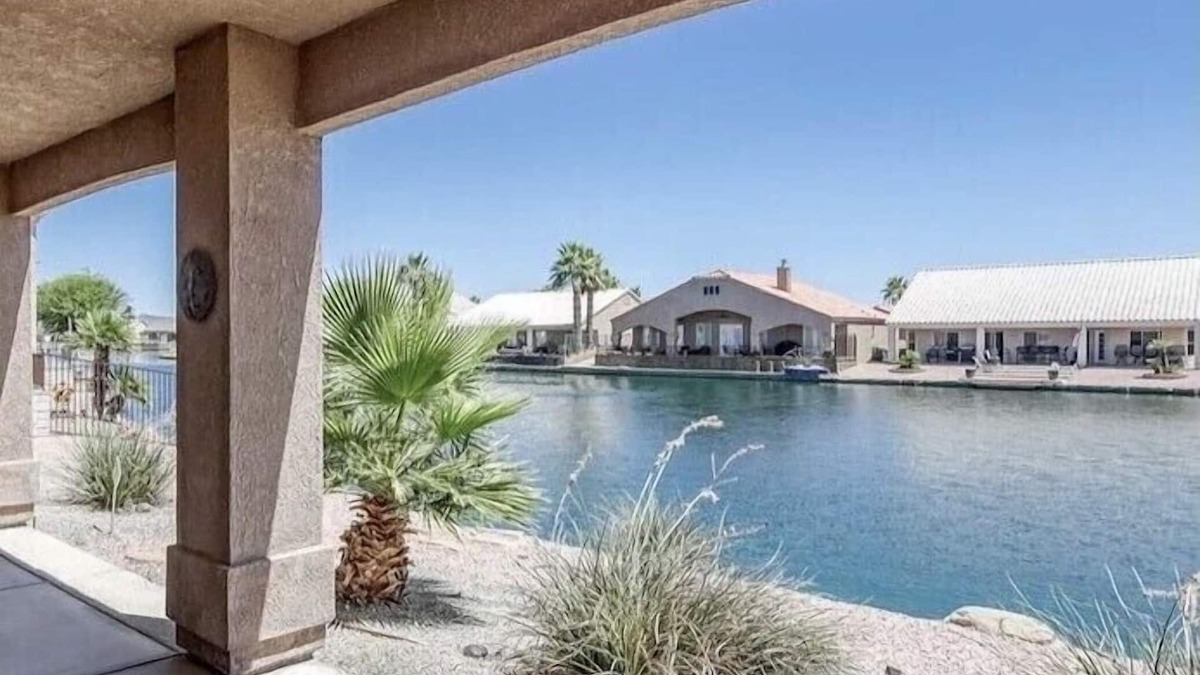 Fort Mohave House | Amazing Waterfront Retreat close to amenity's