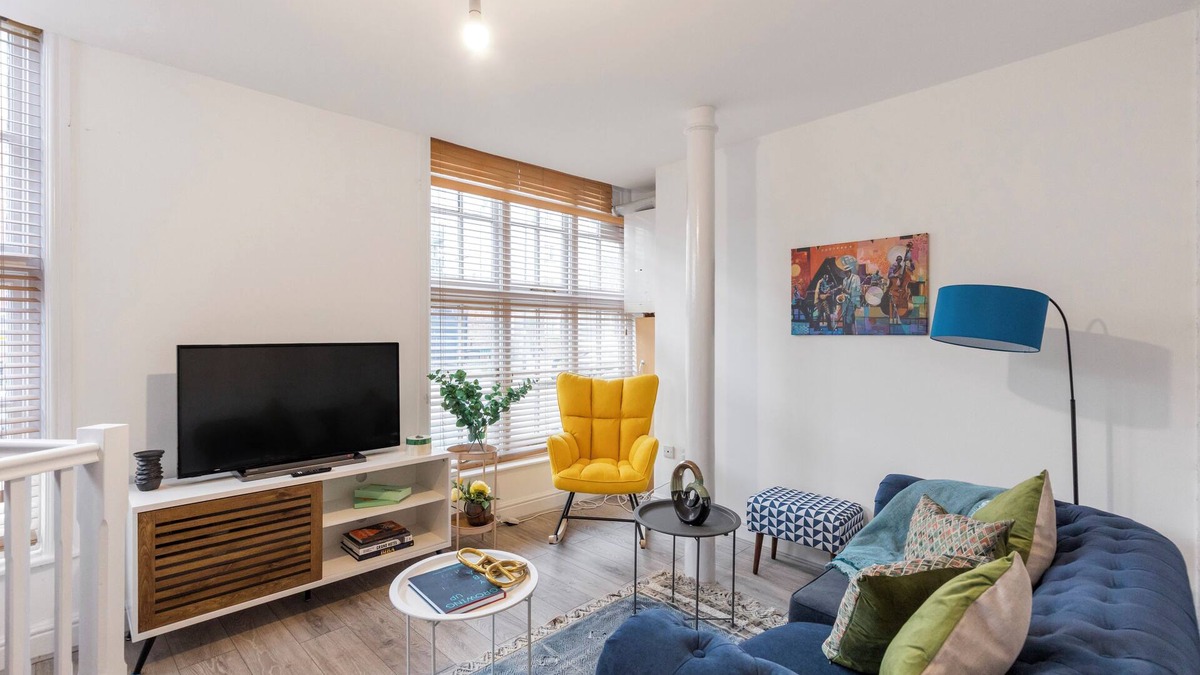 Islington Apartment | Amazingly Beautiful 3 BR Flat For Large Groups