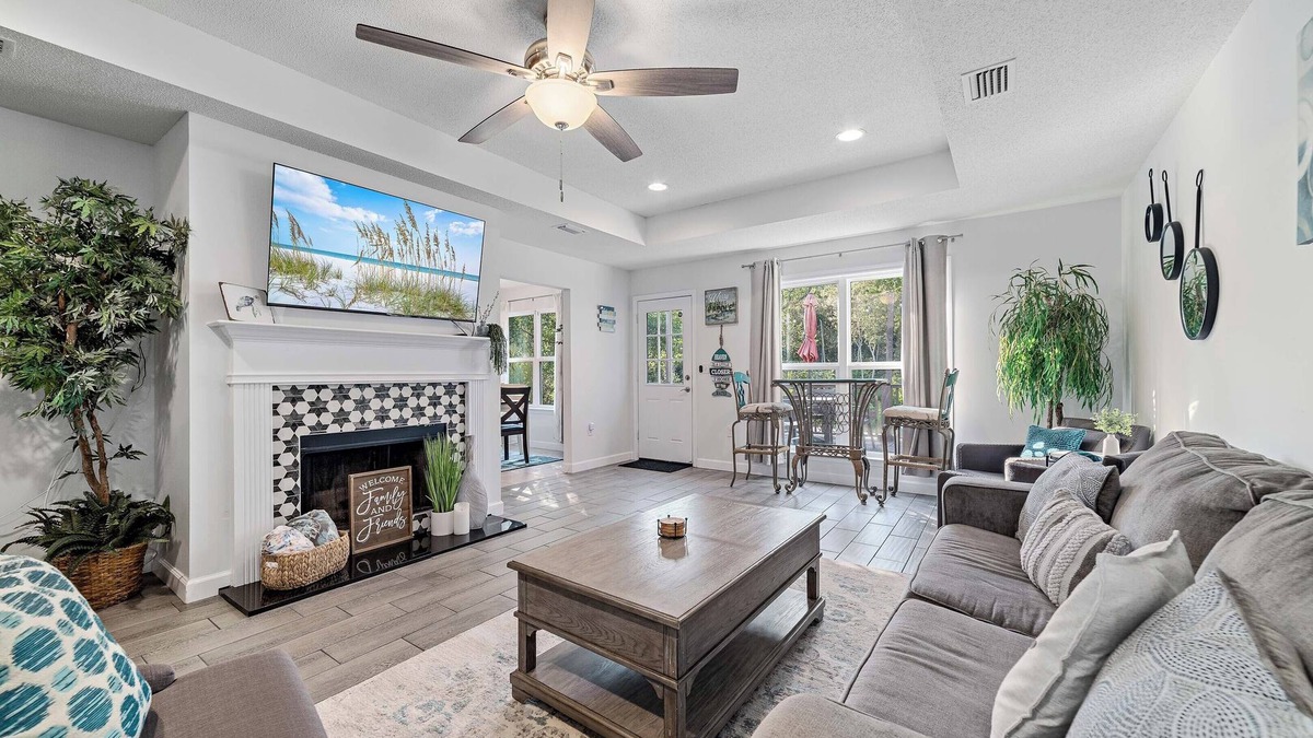 River Trace House | Amazon Riviera. 4-bedroom house with Scenic river view & Florida Room in Foley