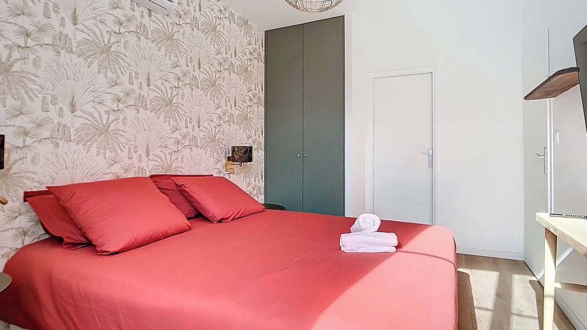 Montargis Apartment | Amazon Suite