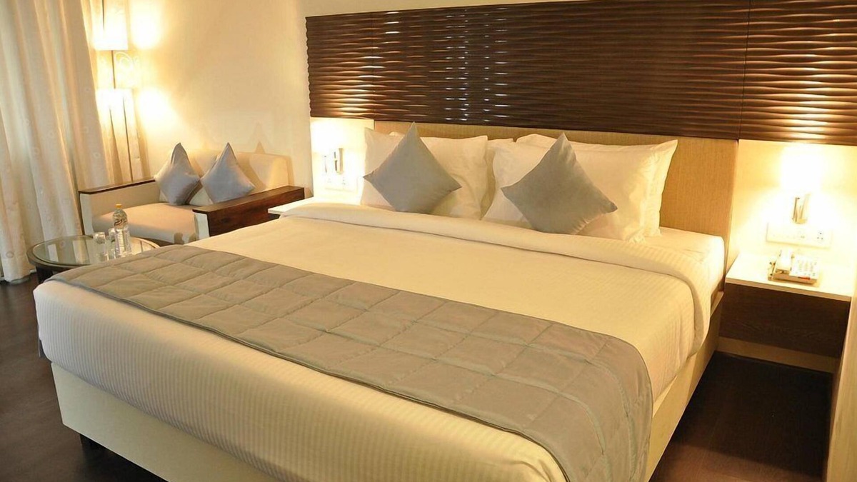 Gandhidham Hotel | Ambar Sarovar Portico