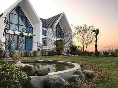 Luong Son Other | Amber Retreat - Nhà Bên Hoàng Hôn