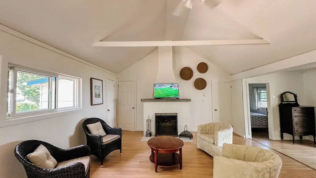 Ashfield-Colborne-Wawanosh Cottage | Amberley Beach lakefront cottage