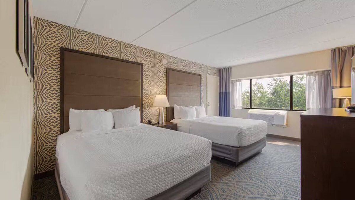 South Loop Apartment | Amenity Rich Double Queen Suite