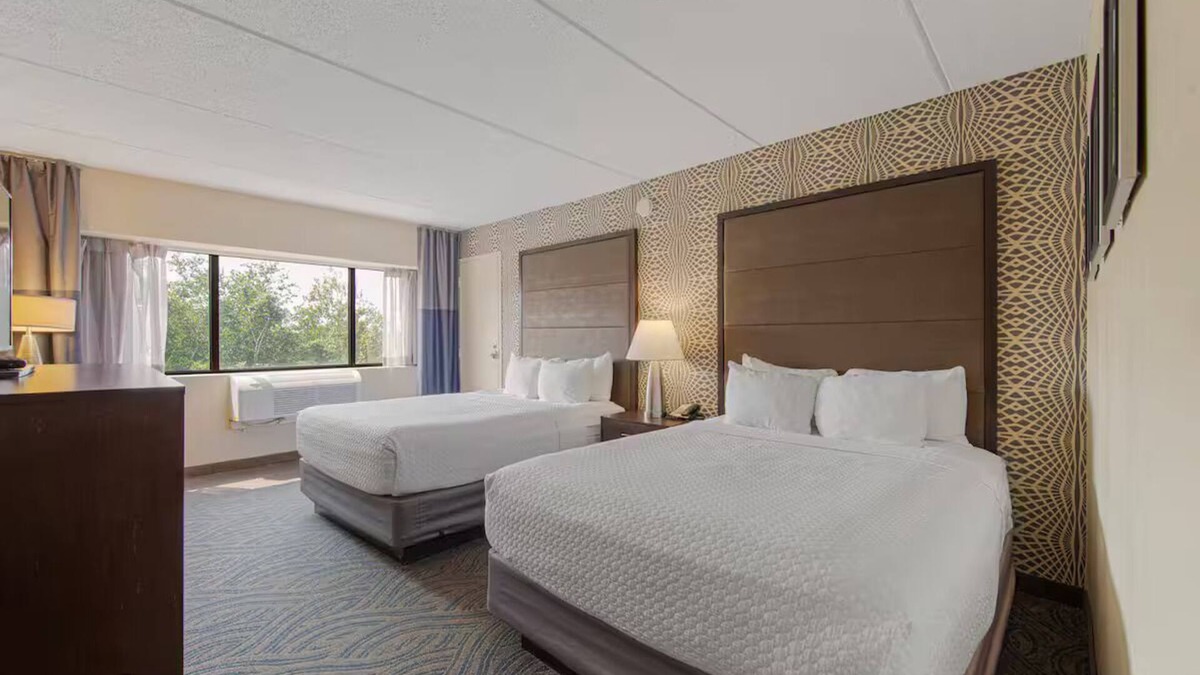 South Loop Apartment | Amenity Rich Double Queen Suite