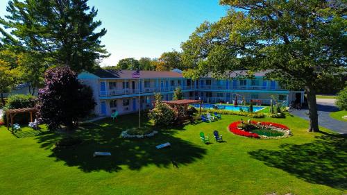 Mackinaw City Hotel | American Boutique Inn - Lakeview