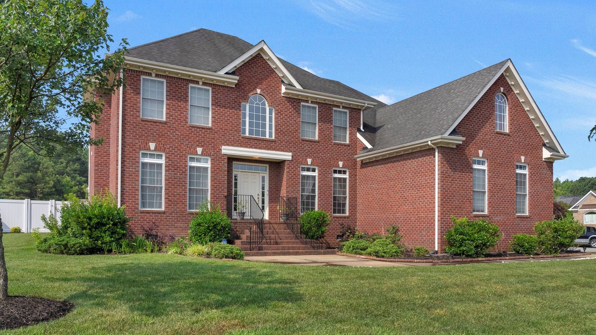 Virginia Beach House | American Colonial House near beach waterfront & shopping center