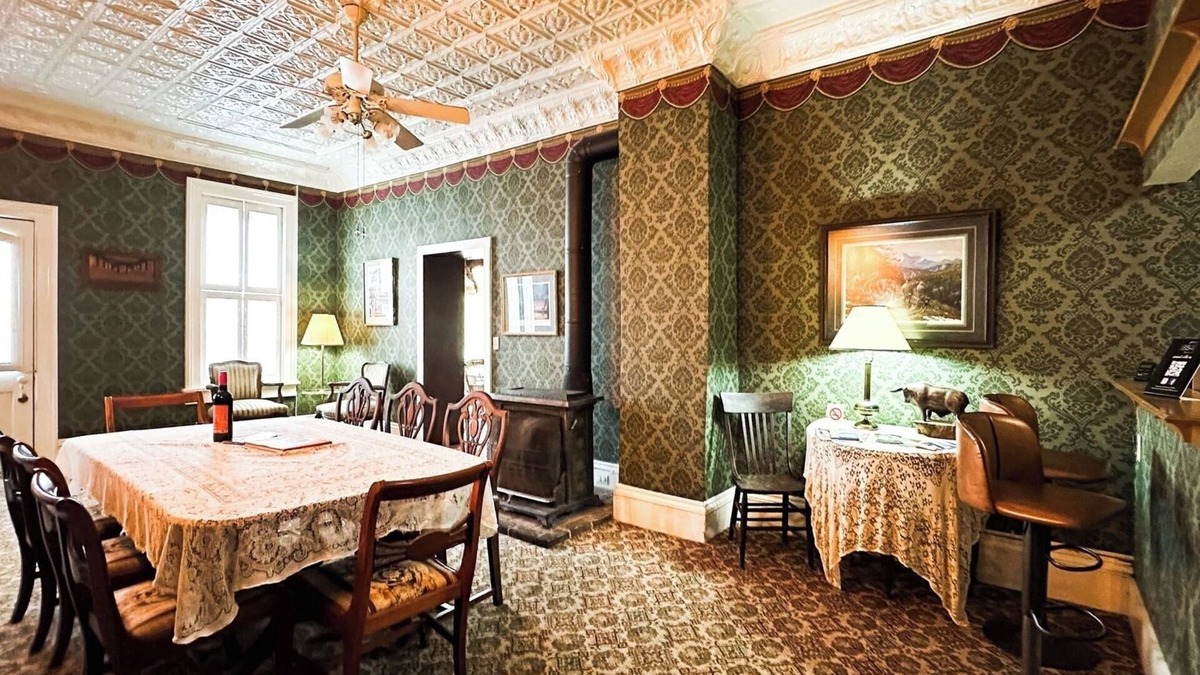 Littleport Apartment | American House 1854- Steamboat Landing, 4 Bedrooms, 1.5 Bath, Full Kitchen