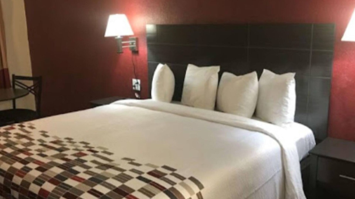 Corsicana Hotel | American Inn