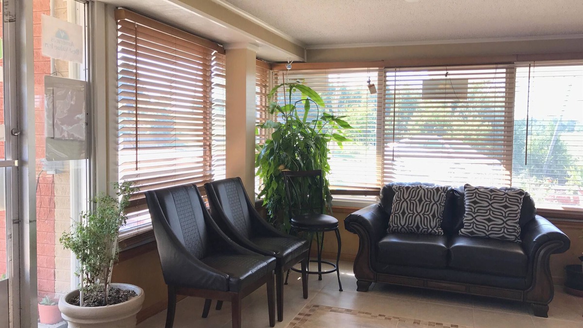 Macon Hotel | Americas Best Value Inn & Suites Macon at Sunset Dr