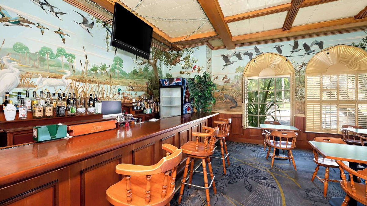 Clewiston Hotel | Americas Best Value Inn Historic Clewiston Inn