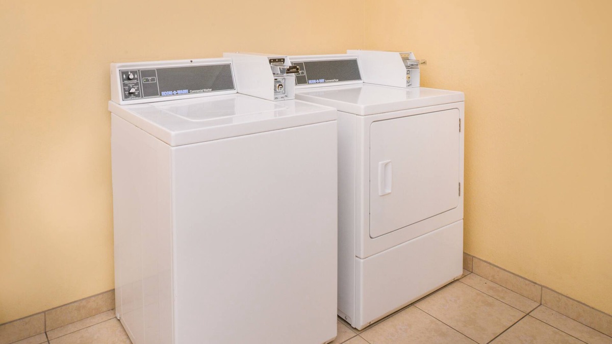 Livingston Hotel | Americas Best Value Inn & Suites Livingston