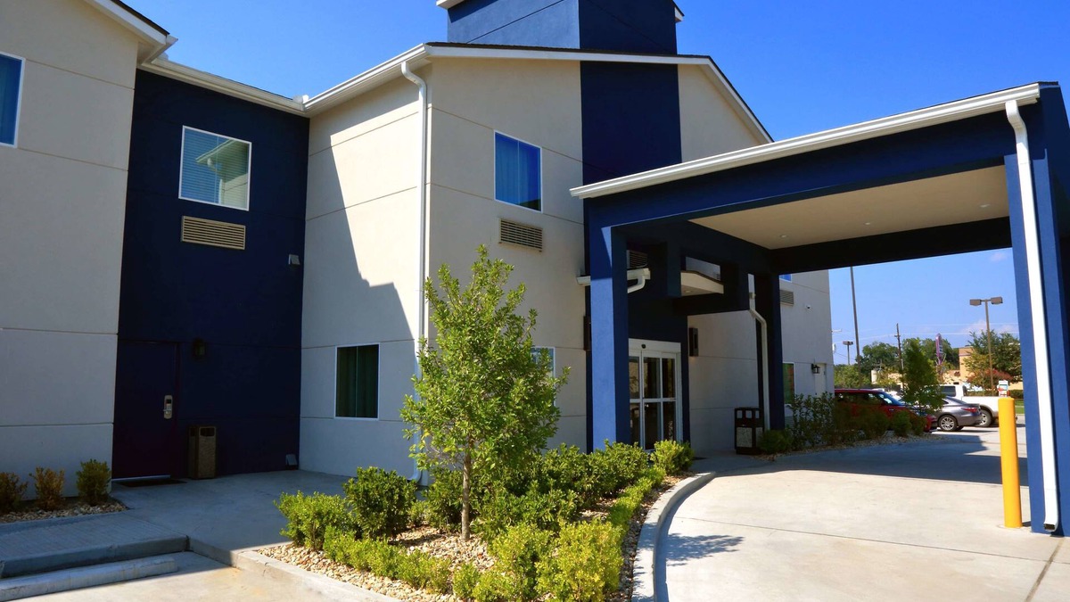 Prairieville Hotel | Americas Best Value Inn & Suites Prairieville