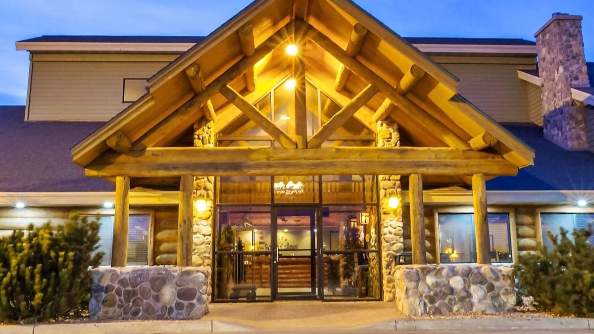 Chamberlain Hotel | AmericInn by Wyndham Chamberlain - Conference Center