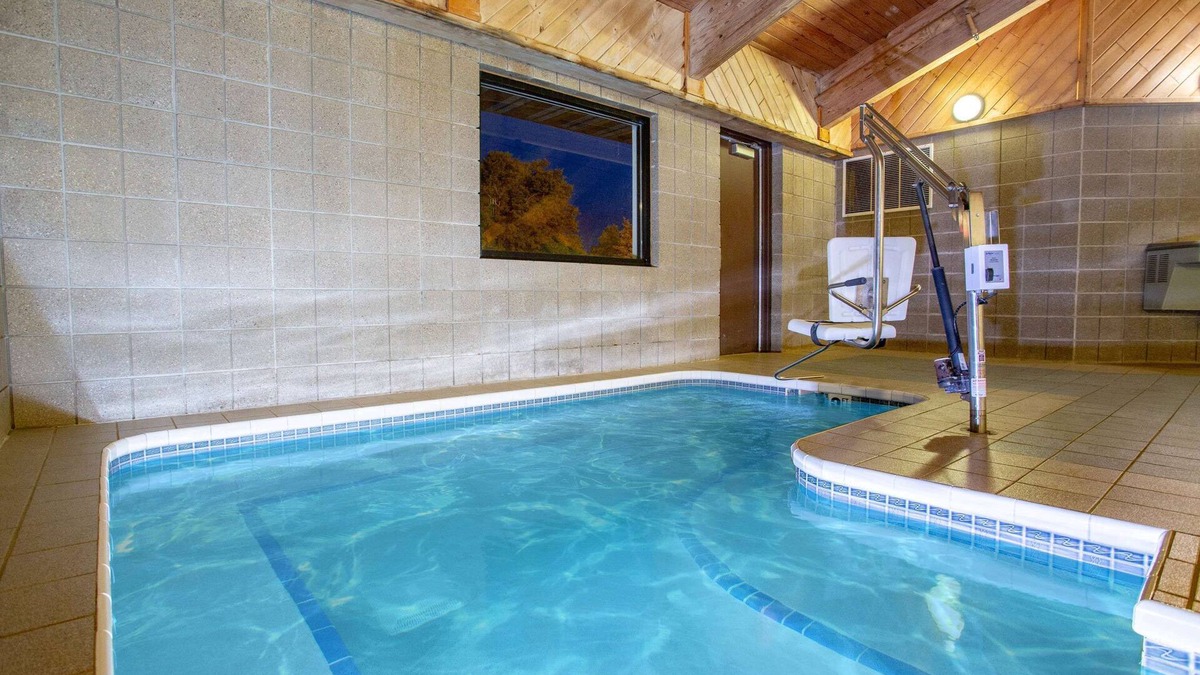 Howard Hotel | AmericInn by Wyndham Green Bay West