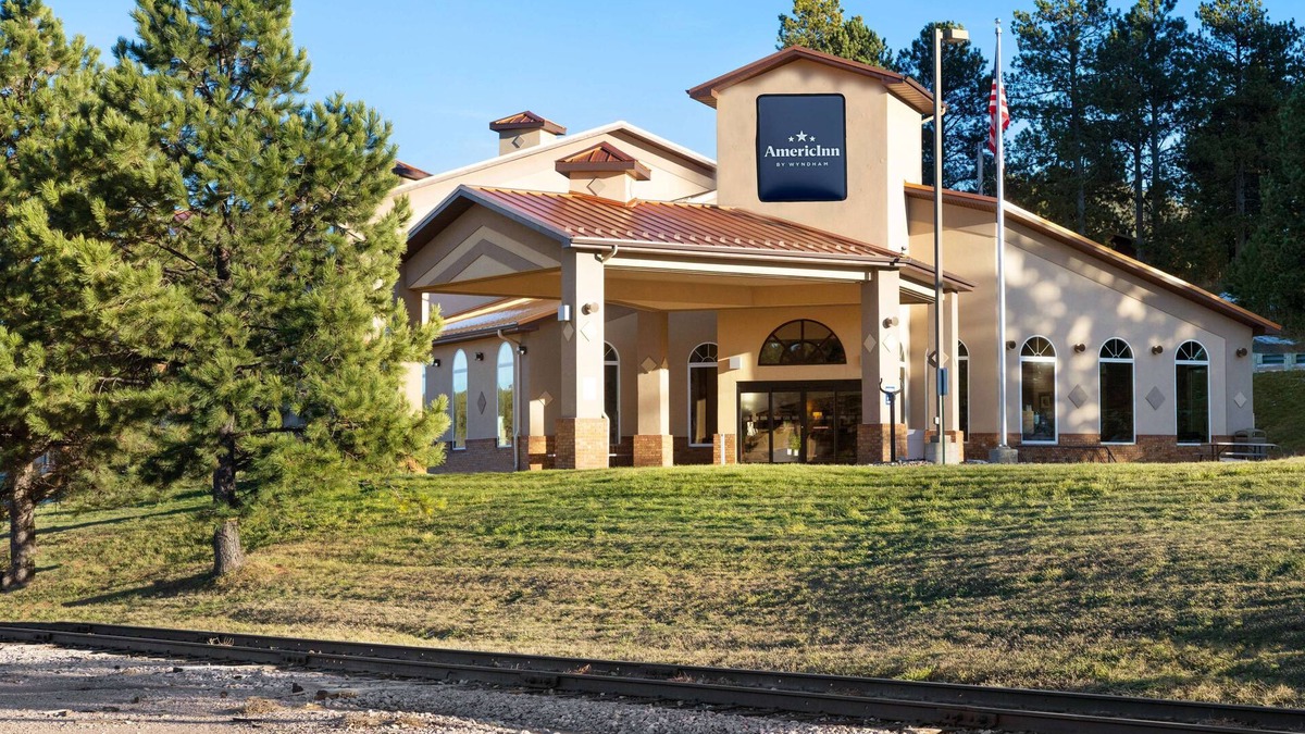 Hill City Hotel | AmericInn by Wyndham Hill City Mt Rushmore