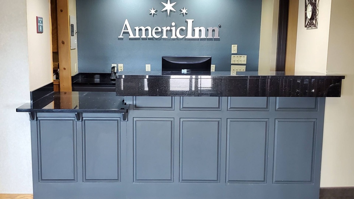 Madison Hotel | AmericInn by Wyndham Madison SD