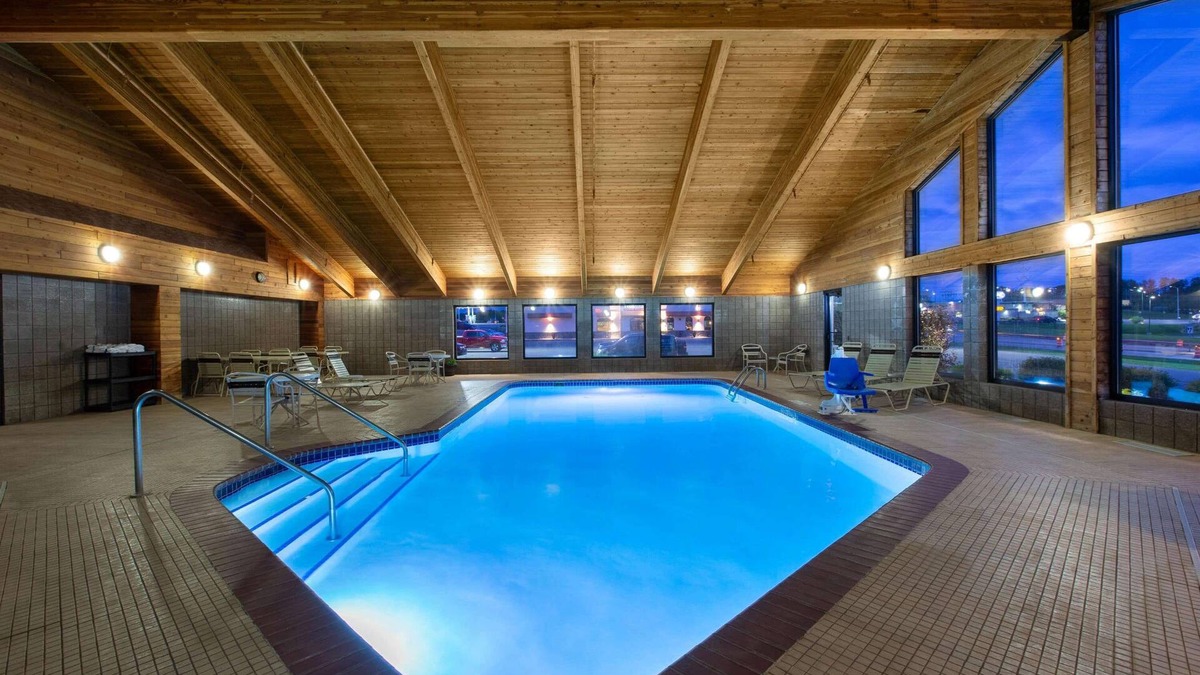 Merrill Hotel | AmericInn by Wyndham Merrill