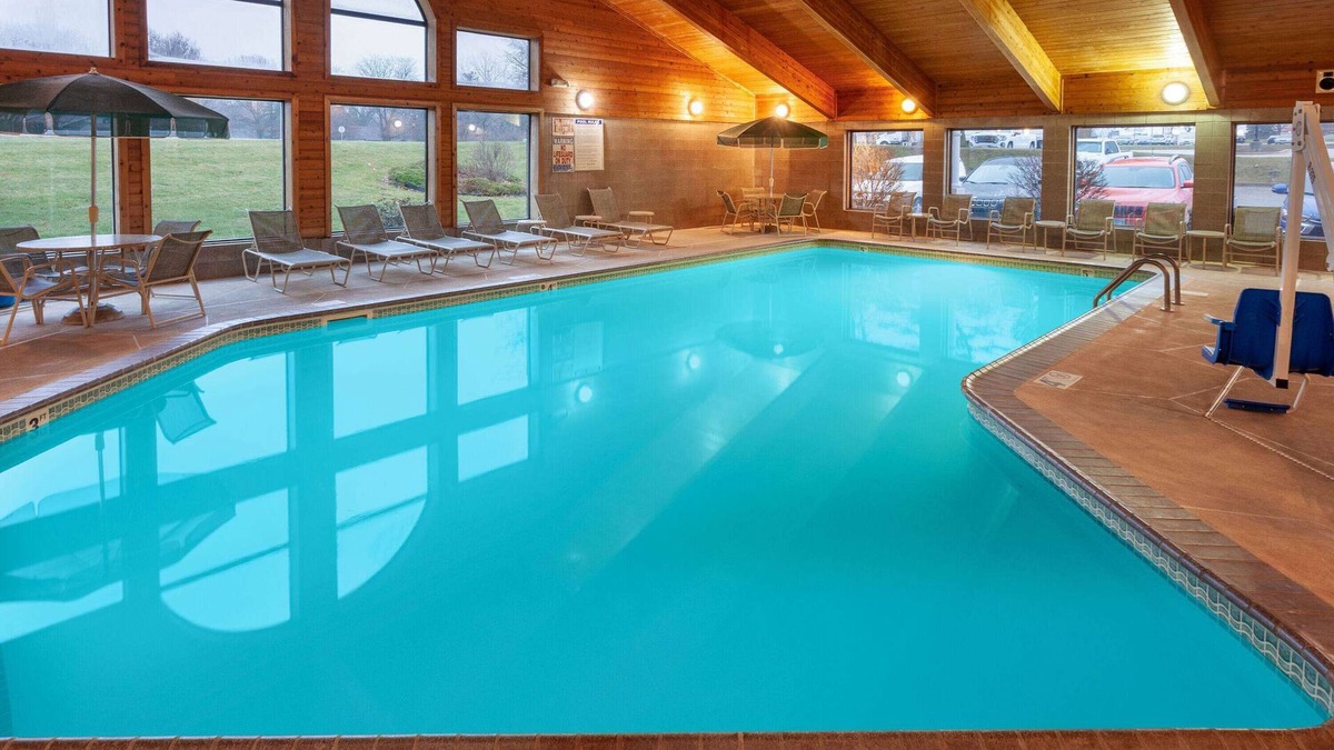 Orange Prairie Hotel | AmericInn by Wyndham Peoria
