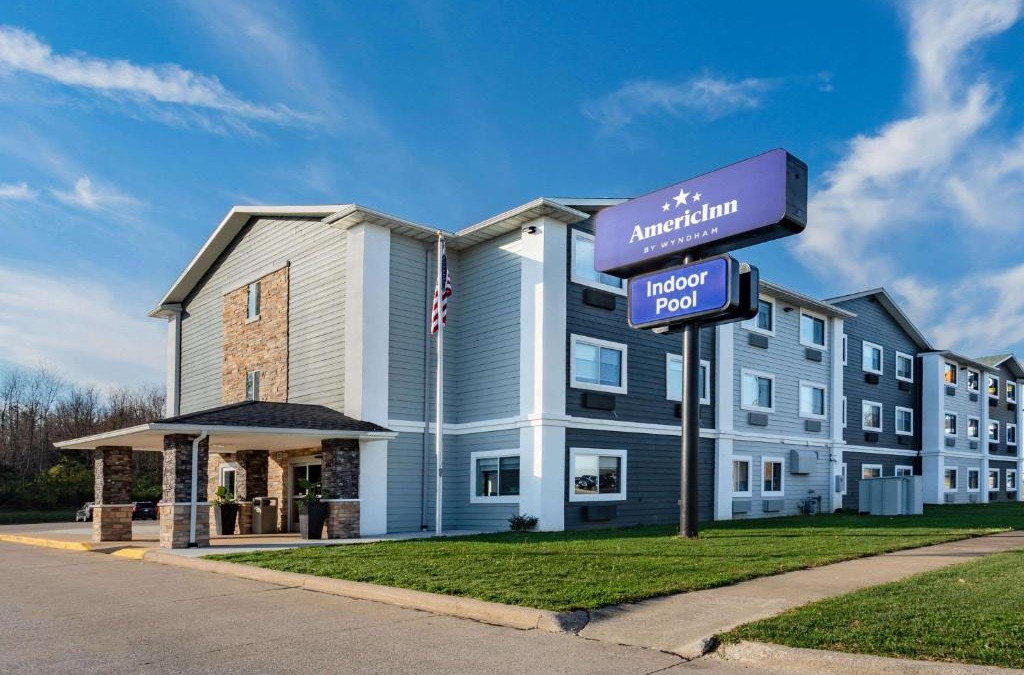 Quincy Hotel | AmericInn by Wyndham Quincy