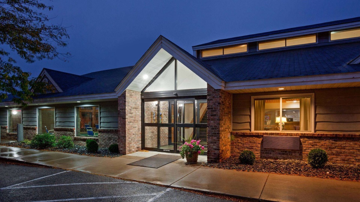Red Wing Hotel | AmericInn by Wyndham Red Wing