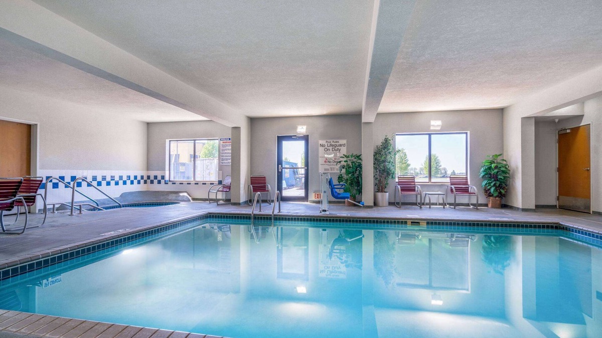 Rochester Hotel | AmericInn by Wyndham Rochester