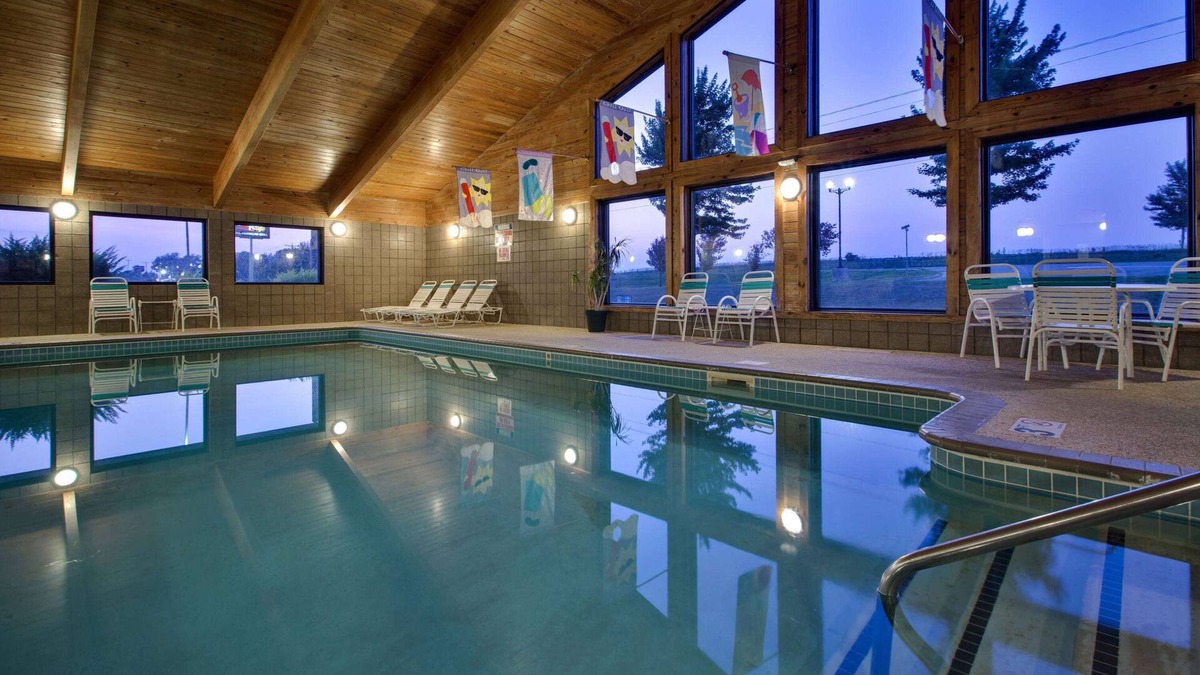 Grundy Center Hotel | AmericInn by Wyndham Grundy Center