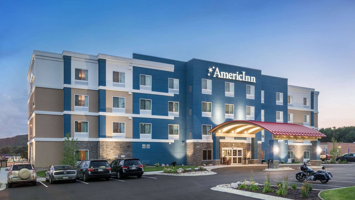 Winona Hotel | AmericInn by Wyndham Winona