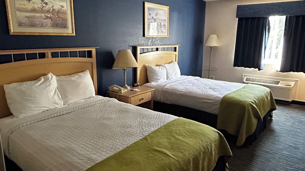 Waverly Hotel | Ameristay Hotel Inn & Suites Waverly