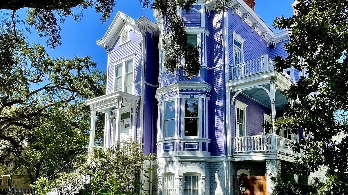 Historic Downtown Savannah Bed & Breakfast | Amethyst Garden Inn