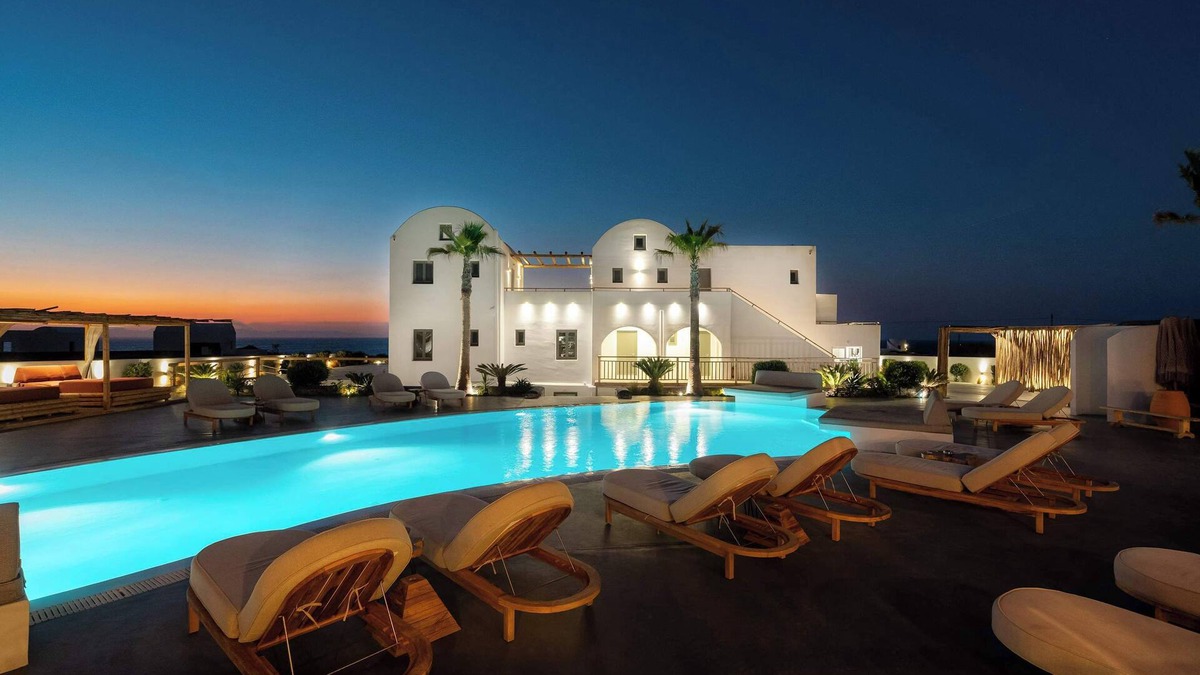 Kamari Condo | Amethyst Luxury Suites - Oia Family Suite